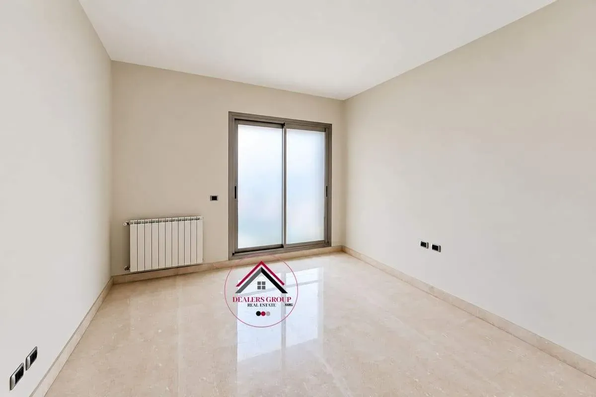 Sea View Deluxe Apartment for Sale in Clemenceau — photo 4