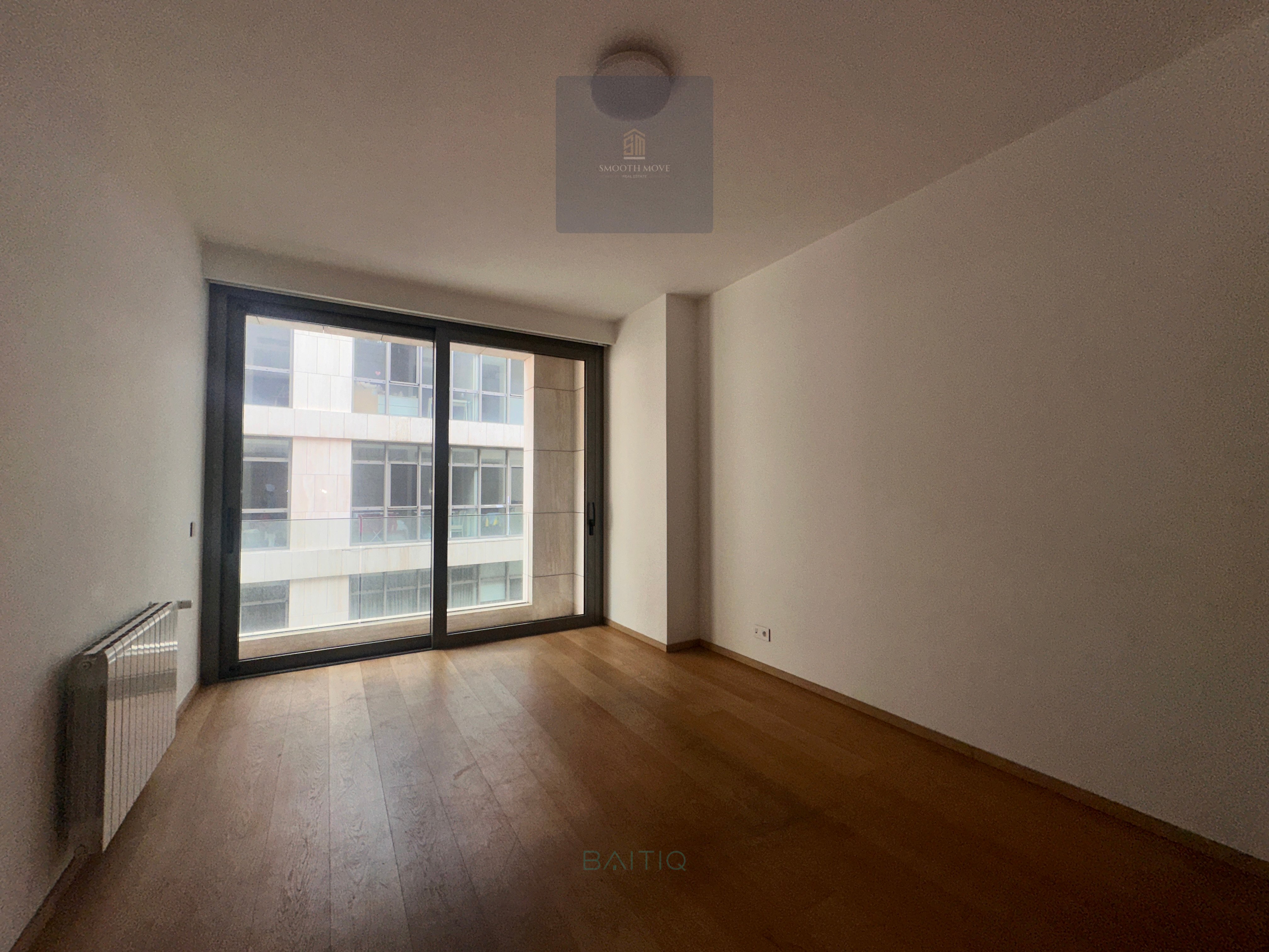 Spacious Apartment with Gym and Pool for Rent in Saifi, Beirut — الصورة 5