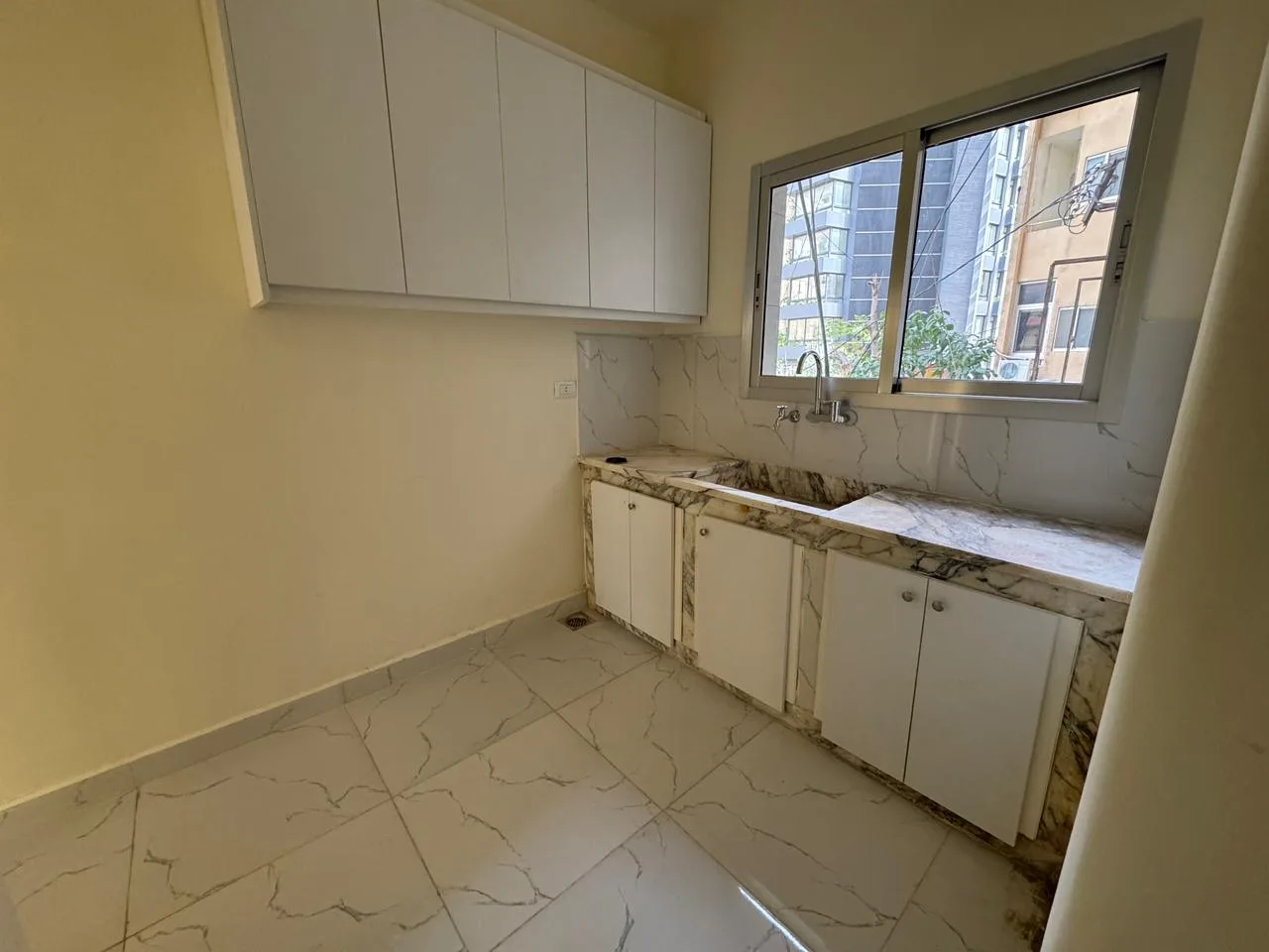 Apartment for sale in Ras Beirut, Beirut, Lebanon — الصورة 4