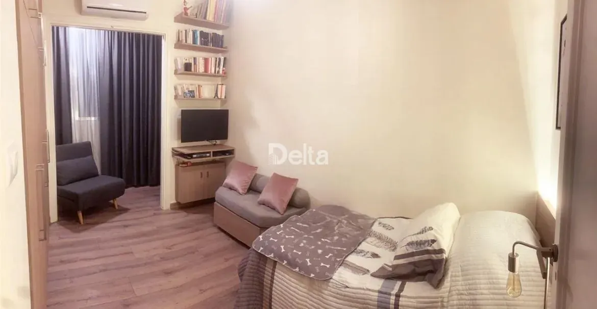 Apartment for Sale in Al Zarif, Beirut – 3 BR, 204 sqm, Near Supermarkets & Near Public Transport — photo 2