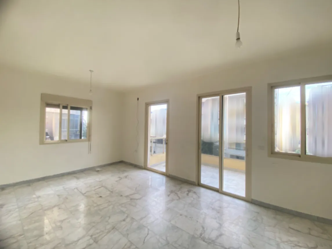 Apartment for Sale in Dawhet Aaramoun, Aley – 2 BR, 100 sqm, Near Supermarkets & Near Hospitals / Clinics