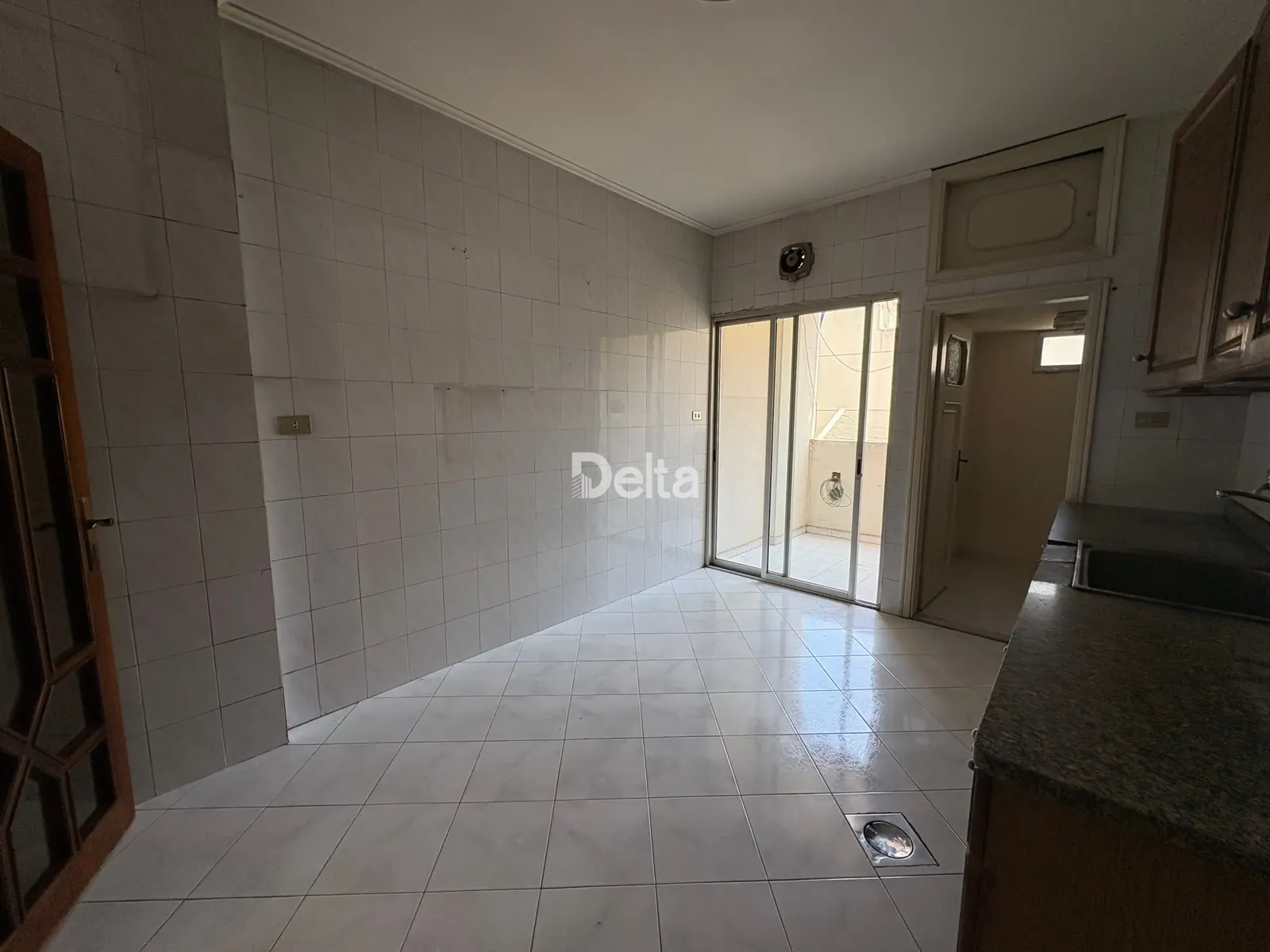 Apartment for Rent in Aicha Bakkar, Beirut / 3 BR — الصورة 4