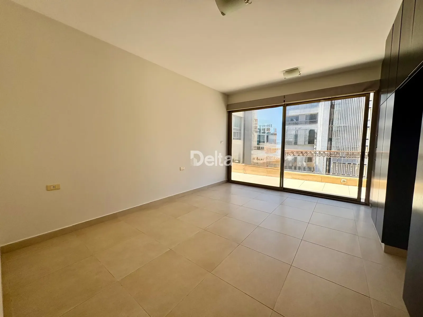 Apartment for Rent in Hamra, Beirut / 2 BR — الصورة 2