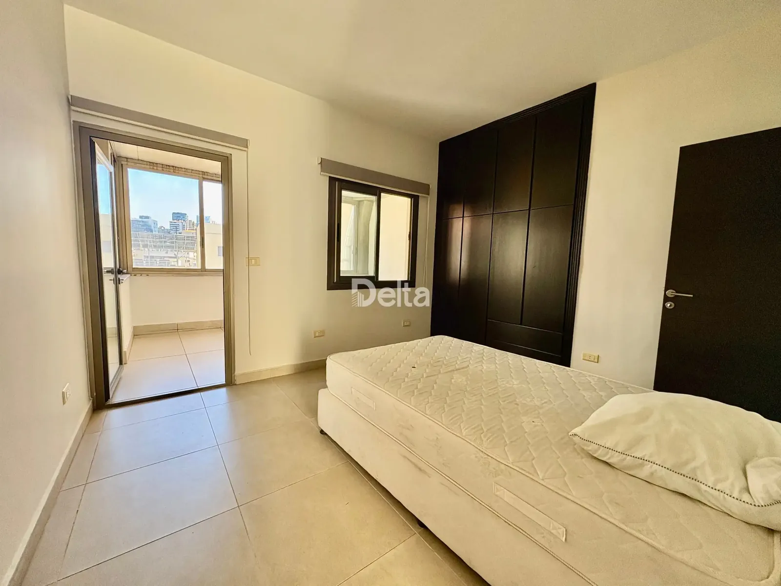 Apartment for Rent in Hamra, Beirut / 2 BR — الصورة 3