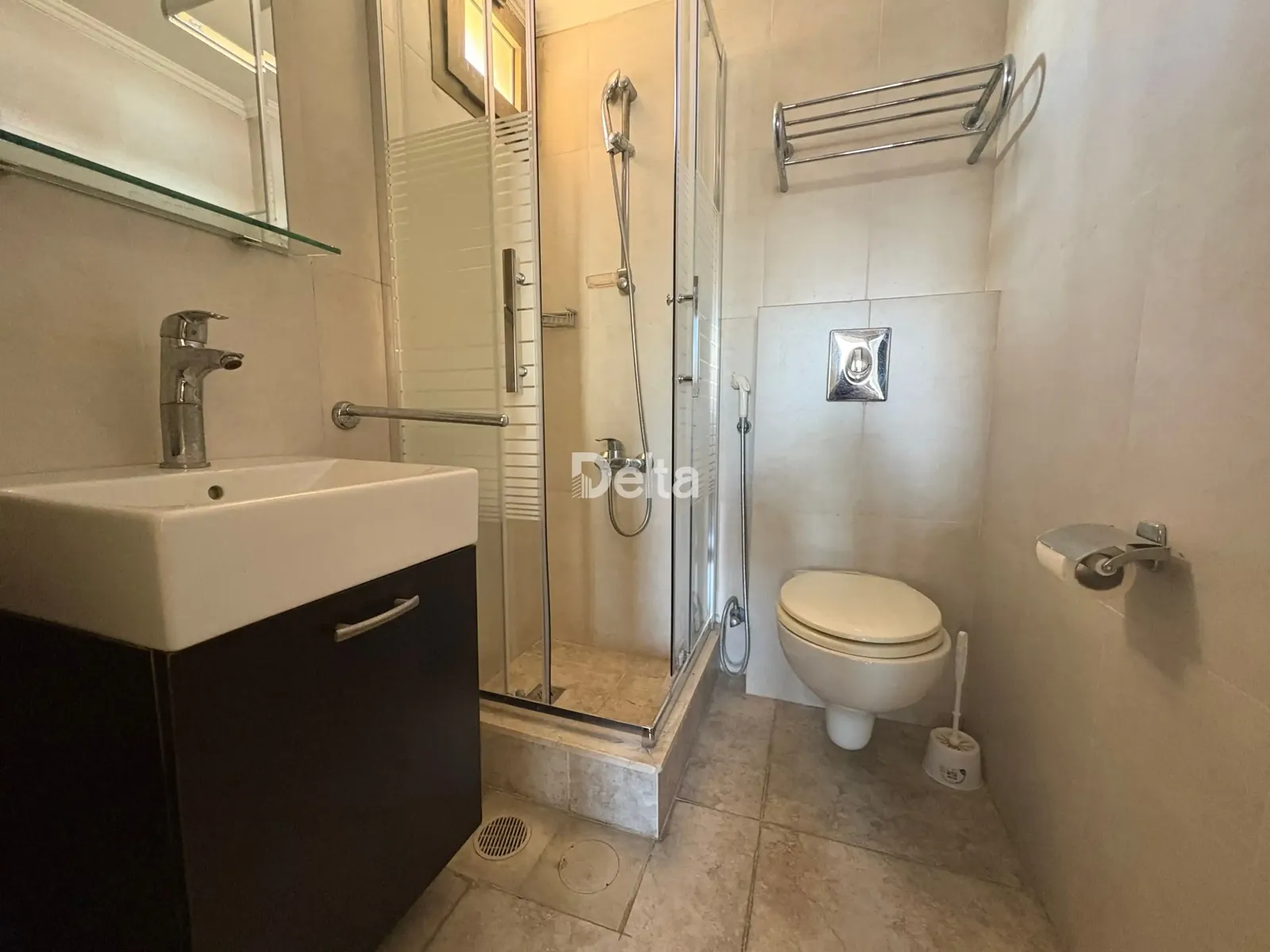 Apartment for Rent in Hamra, Beirut / 2 BR — الصورة 4