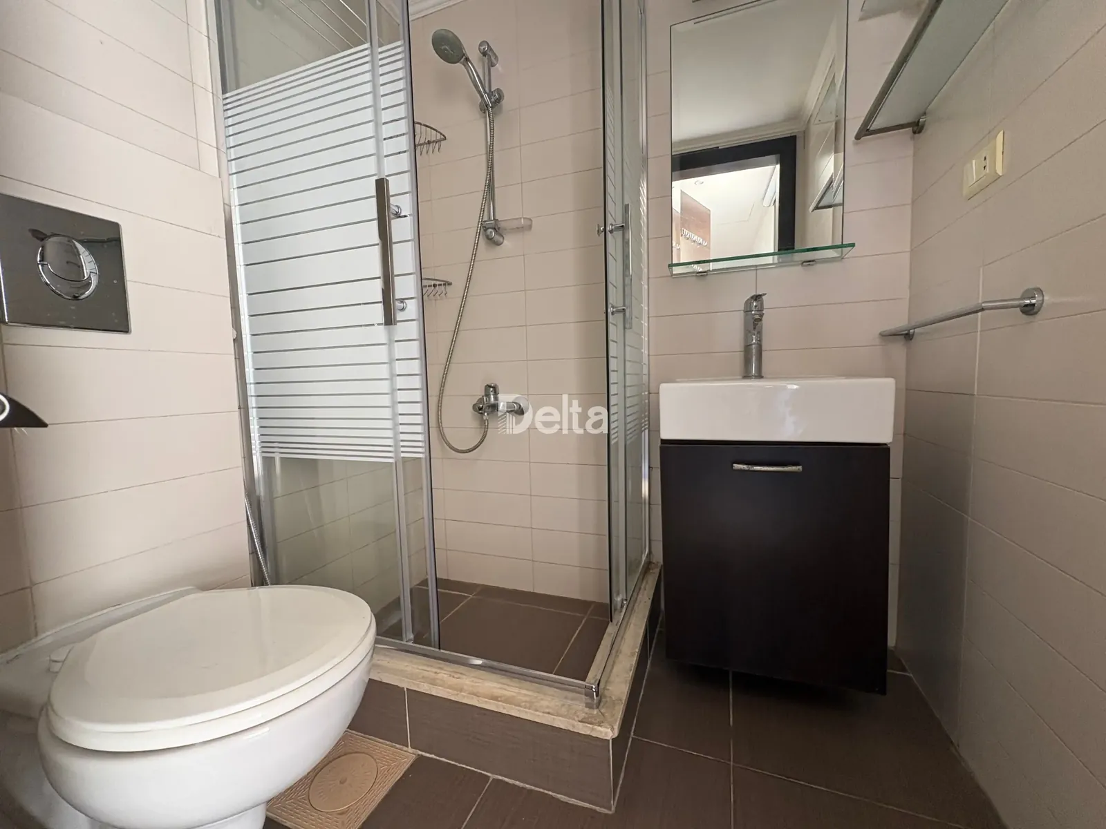 Apartment for Rent in Hamra, Beirut / 2 BR — الصورة 5