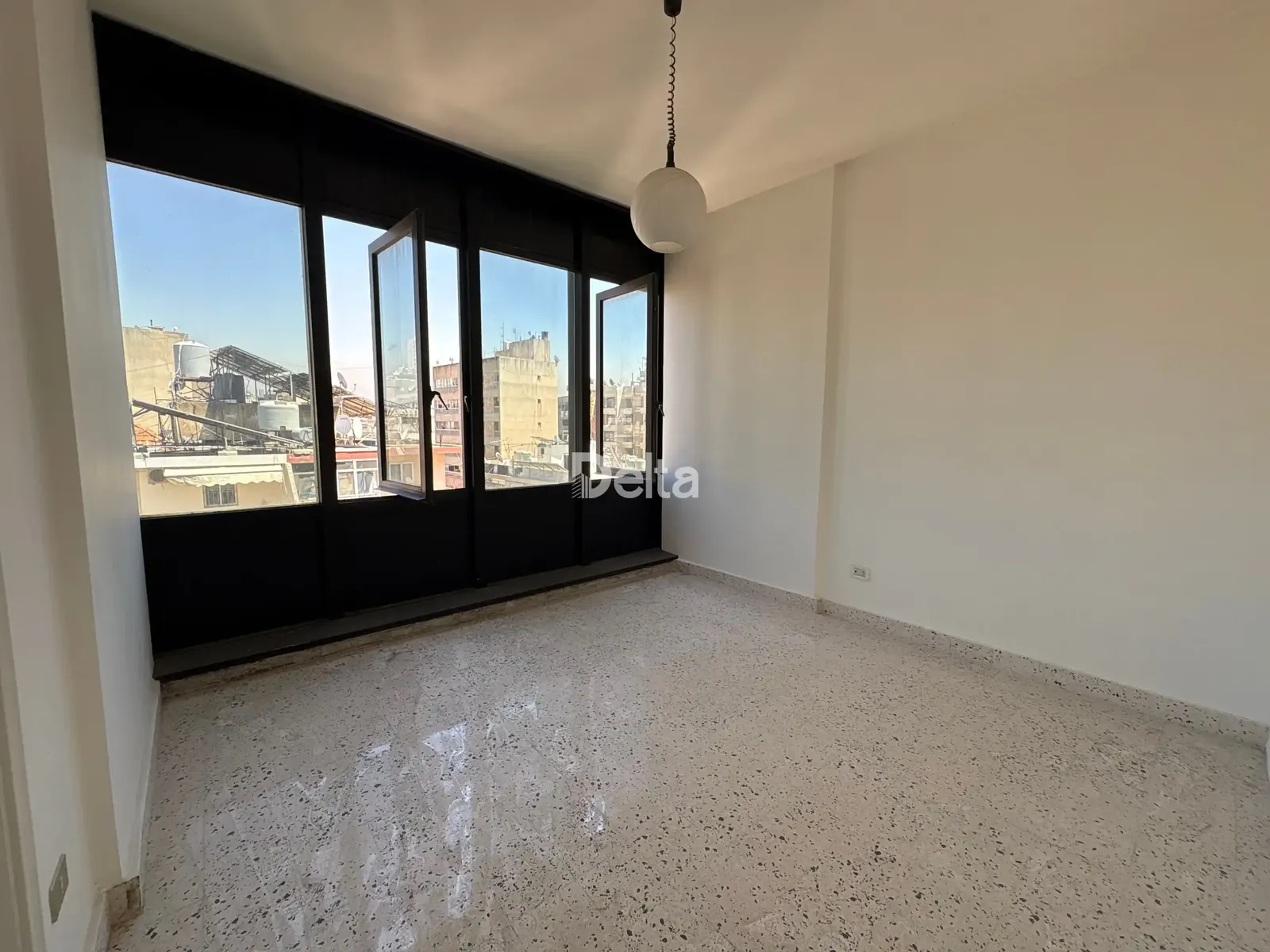 Office for Rent in Mar Elias, Beirut — الصورة 2