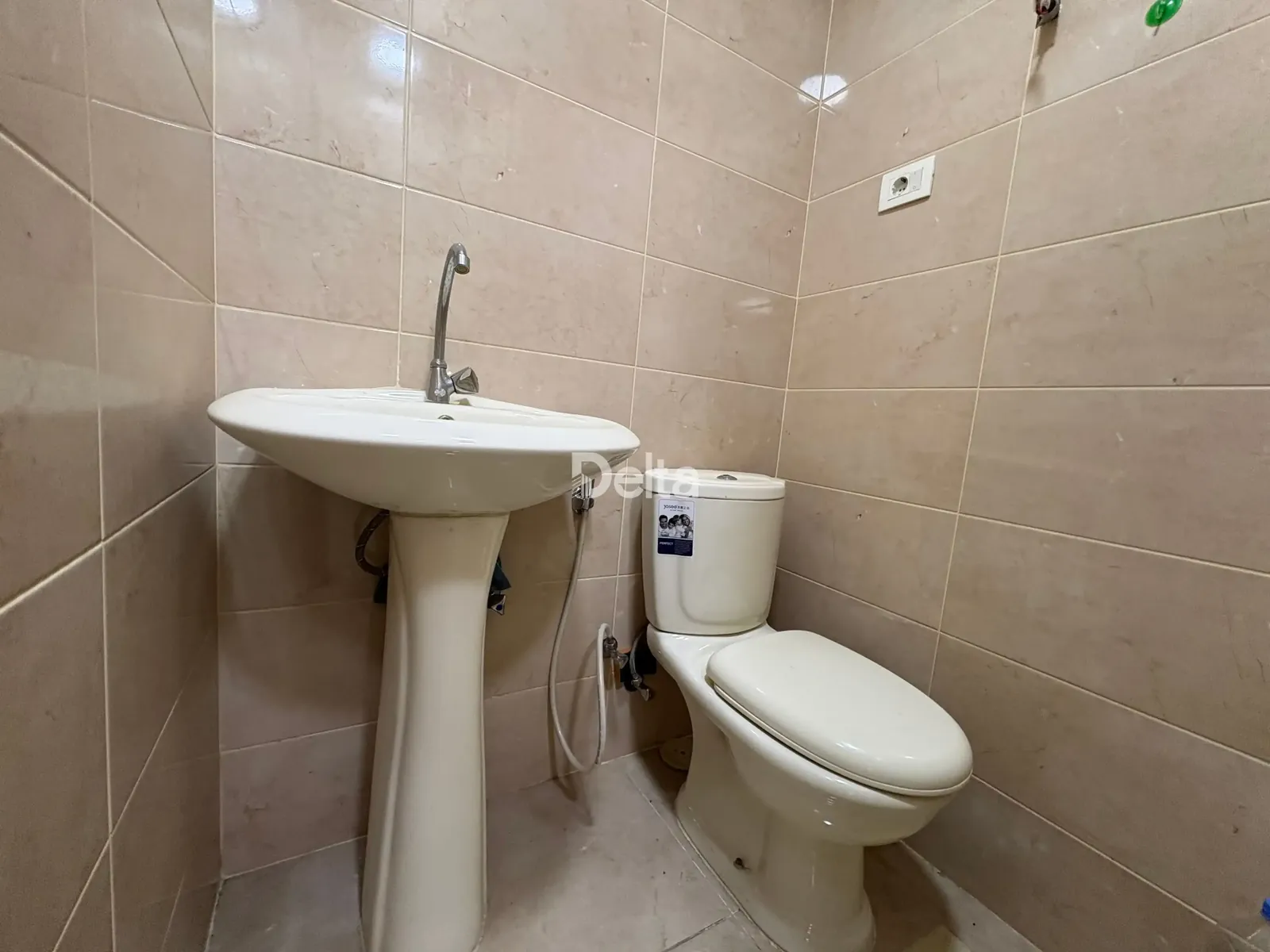 Office for Rent in Mar Elias, Beirut — الصورة 2