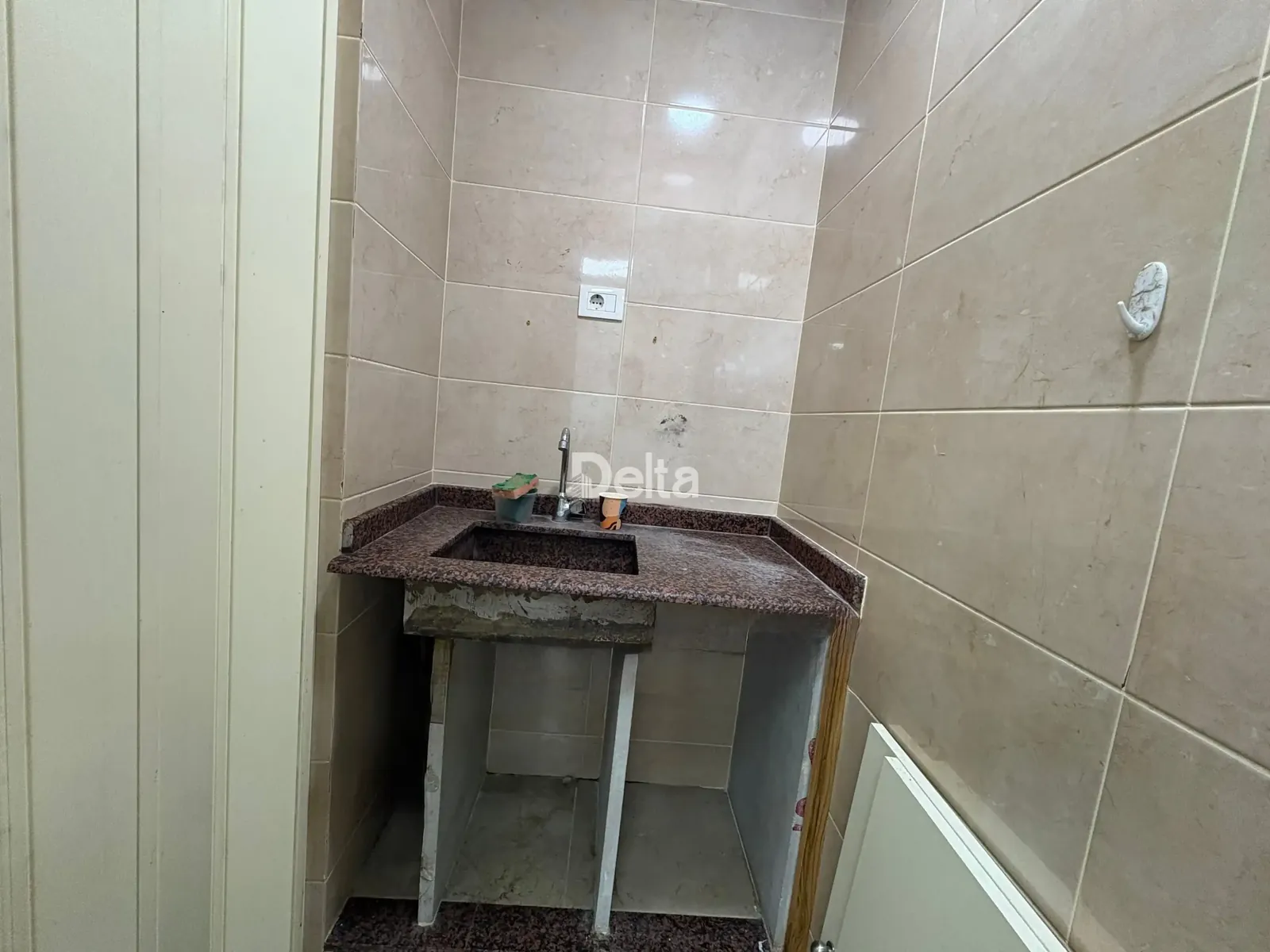 Office for Rent in Mar Elias, Beirut — الصورة 3