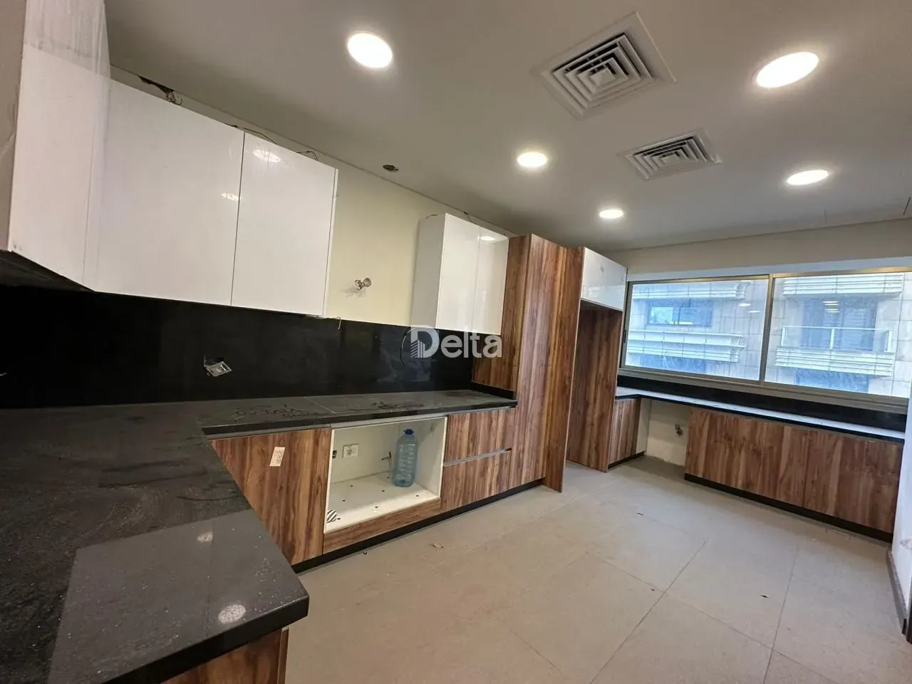 Apartment for Sale in Spears, Beirut – 3 BR, 225 sqm, Garden & Central A/C & heating — photo 3