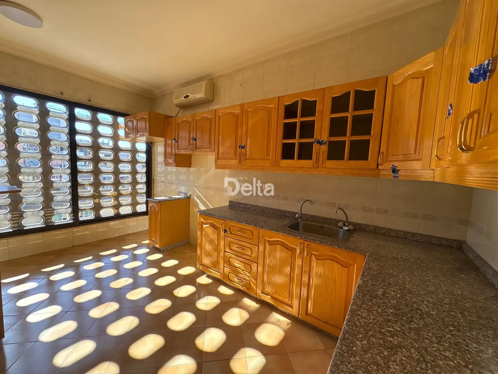 Apartment for Sale in Karakon Druze, Beirut / 3BR — photo 2