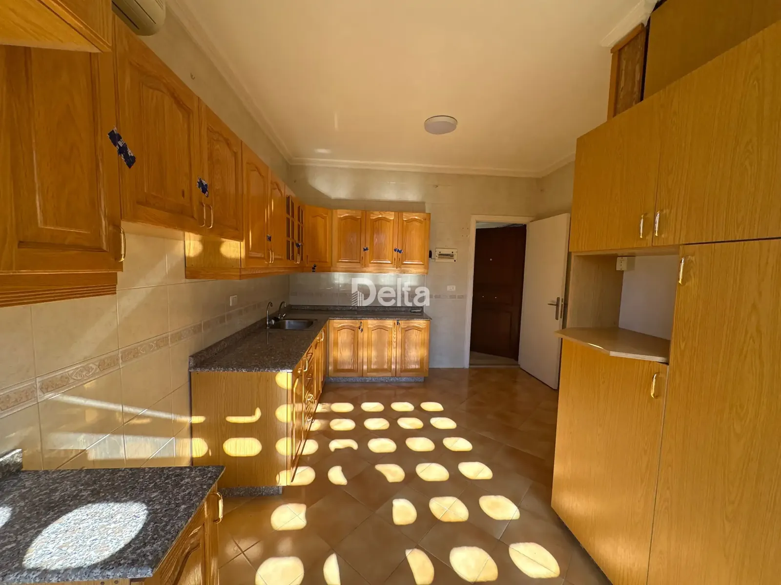 Apartment for Sale in Karakon Druze, Beirut / 3BR — photo 3