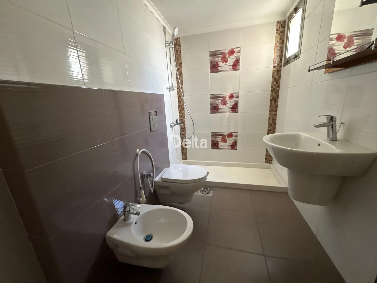 Apartment for Rent in Ras Al Nabaa, Beirut – 3 BR, 210 sqm, Prime Location & Brand New — الصورة 2