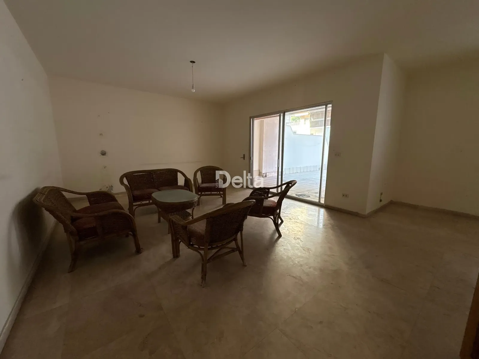 Apartment for Rent in Mar Elias, Beirut / 3 BR with 100 sqm terrace — الصورة 2