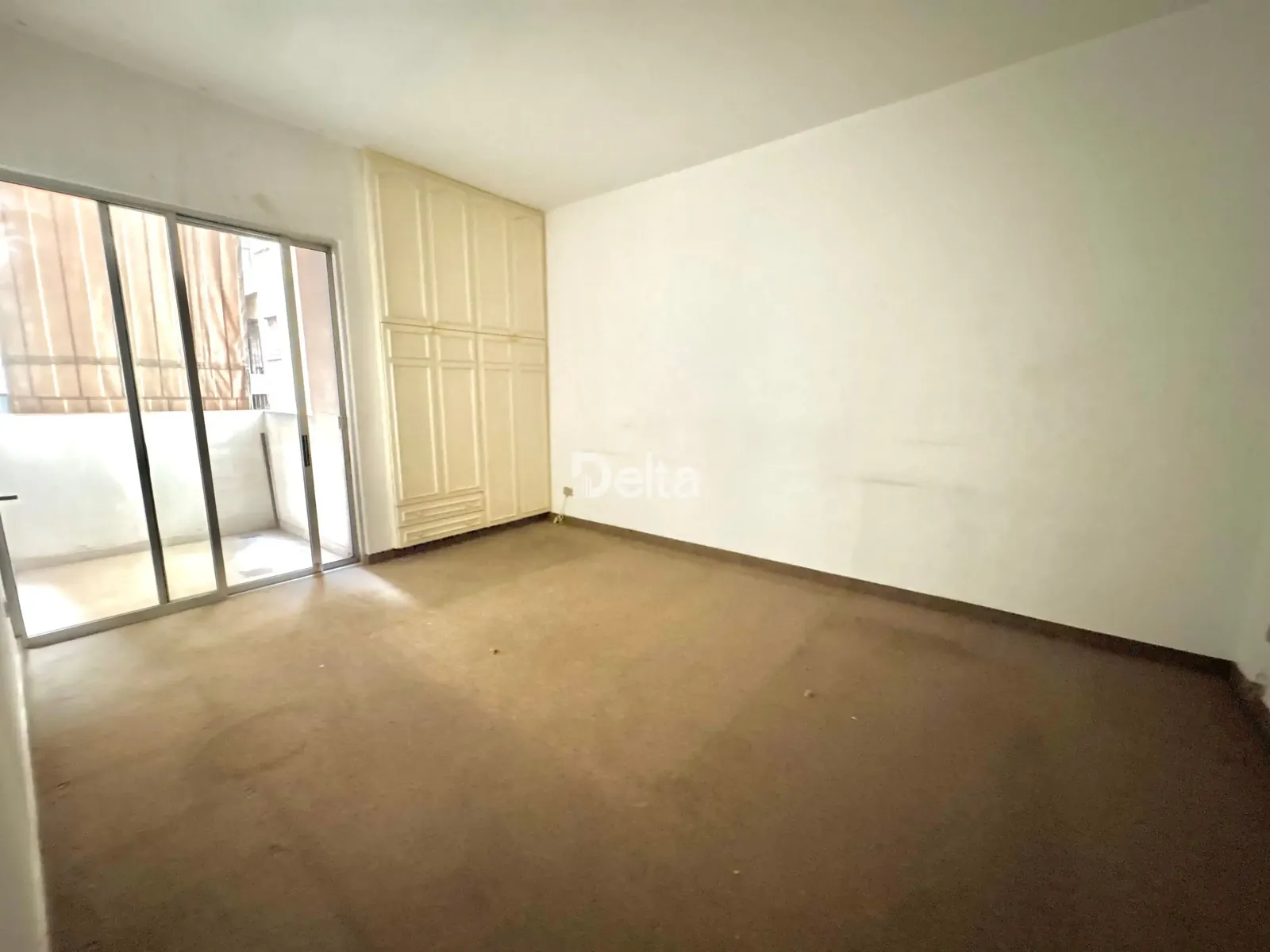 Apartment for Rent in Mar Elias, Beirut / 3 BR with 100 sqm terrace — الصورة 3
