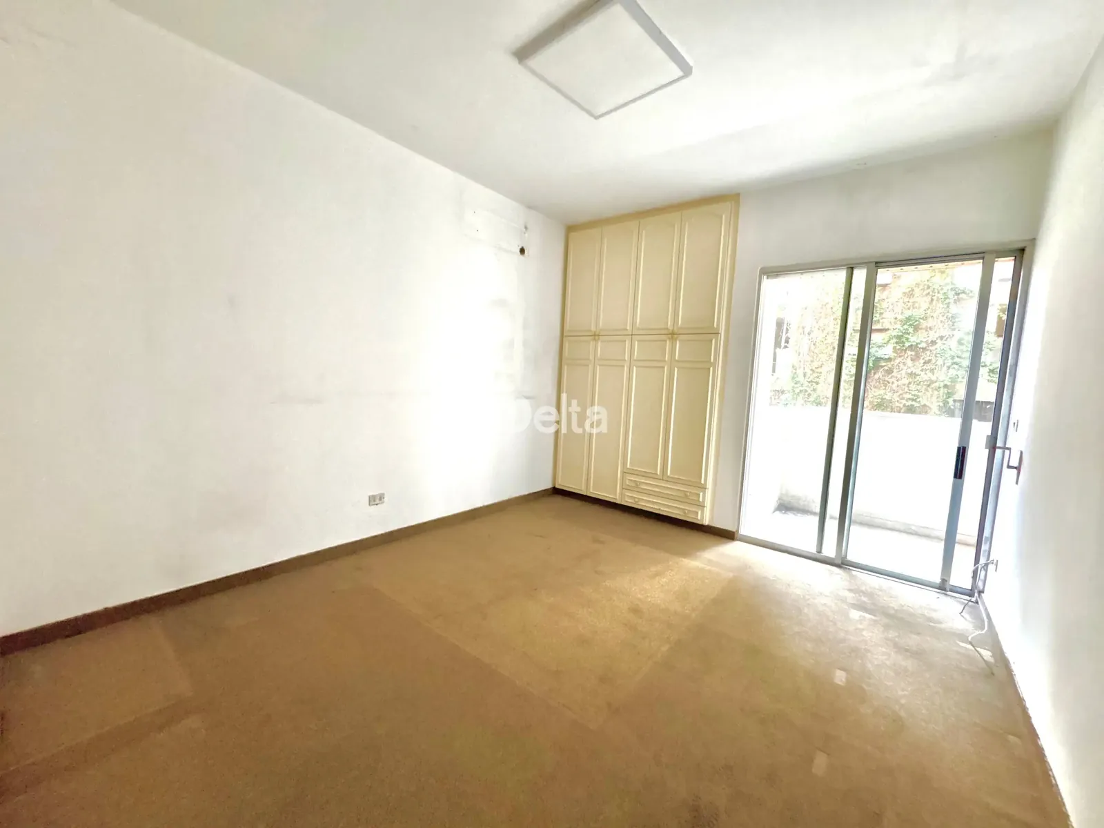 Apartment for Rent in Mar Elias, Beirut / 3 BR with 100 sqm terrace — الصورة 4