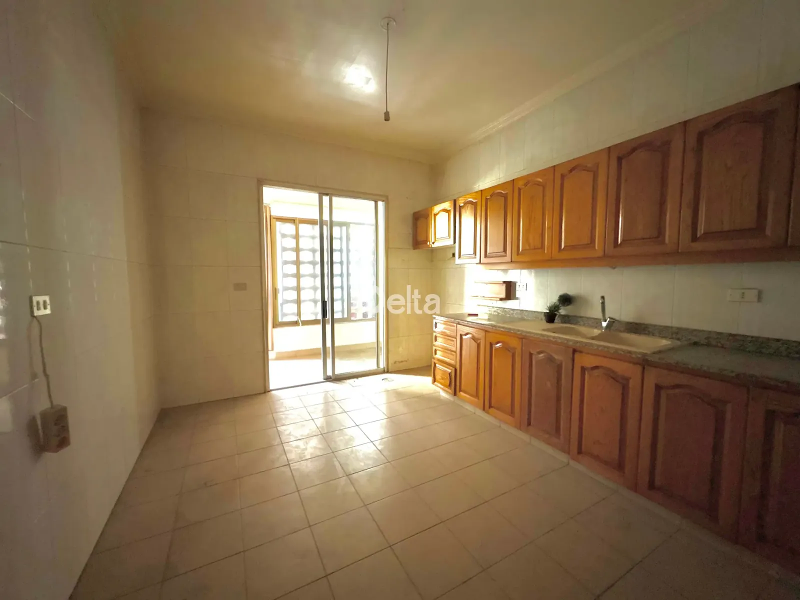 Apartment for Rent in Mar Elias, Beirut / 3 BR with 100 sqm terrace — الصورة 5