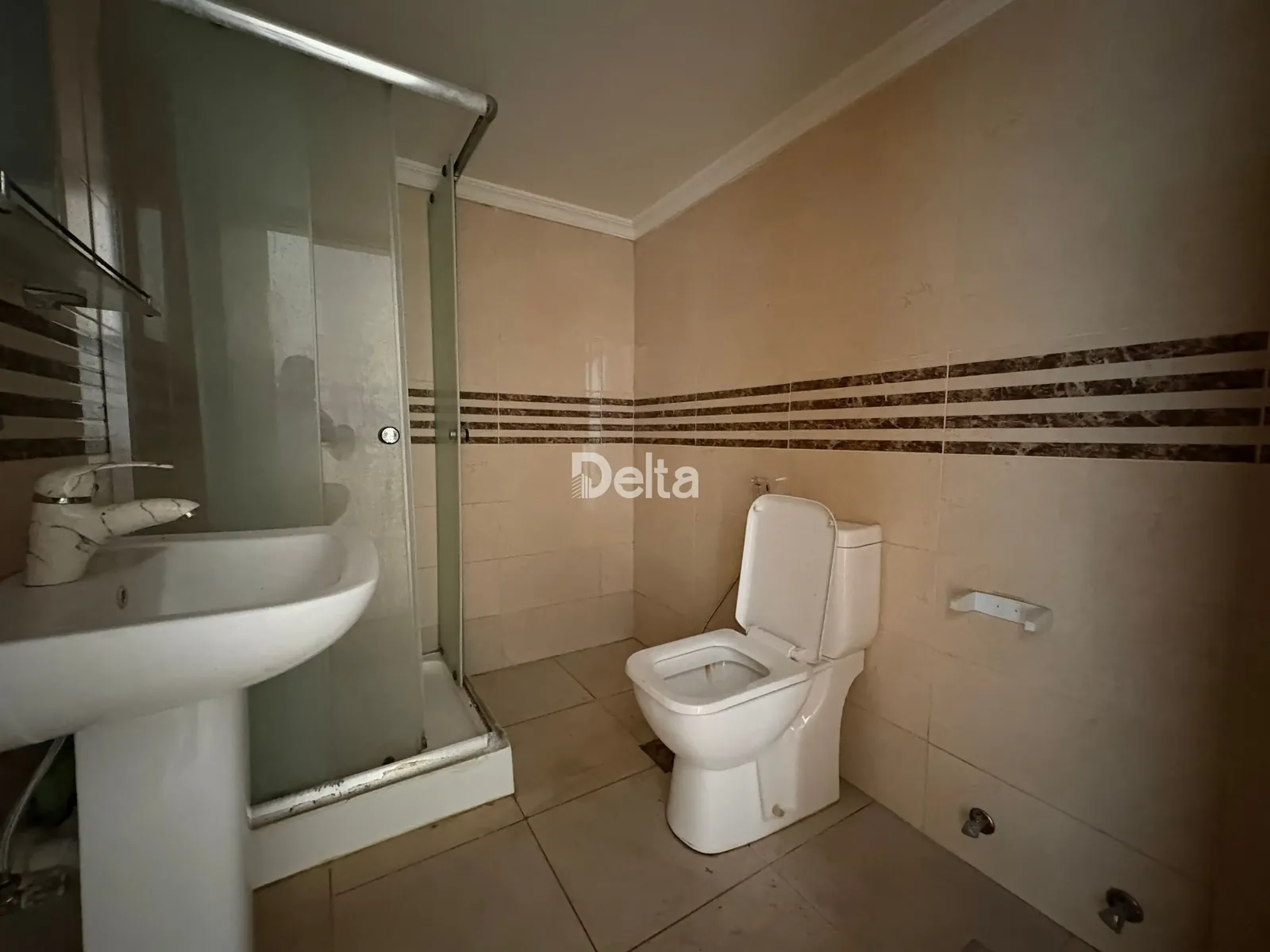 Apartment for Rent in Aicha Bakkar, Beirut / 2 BR — الصورة 2