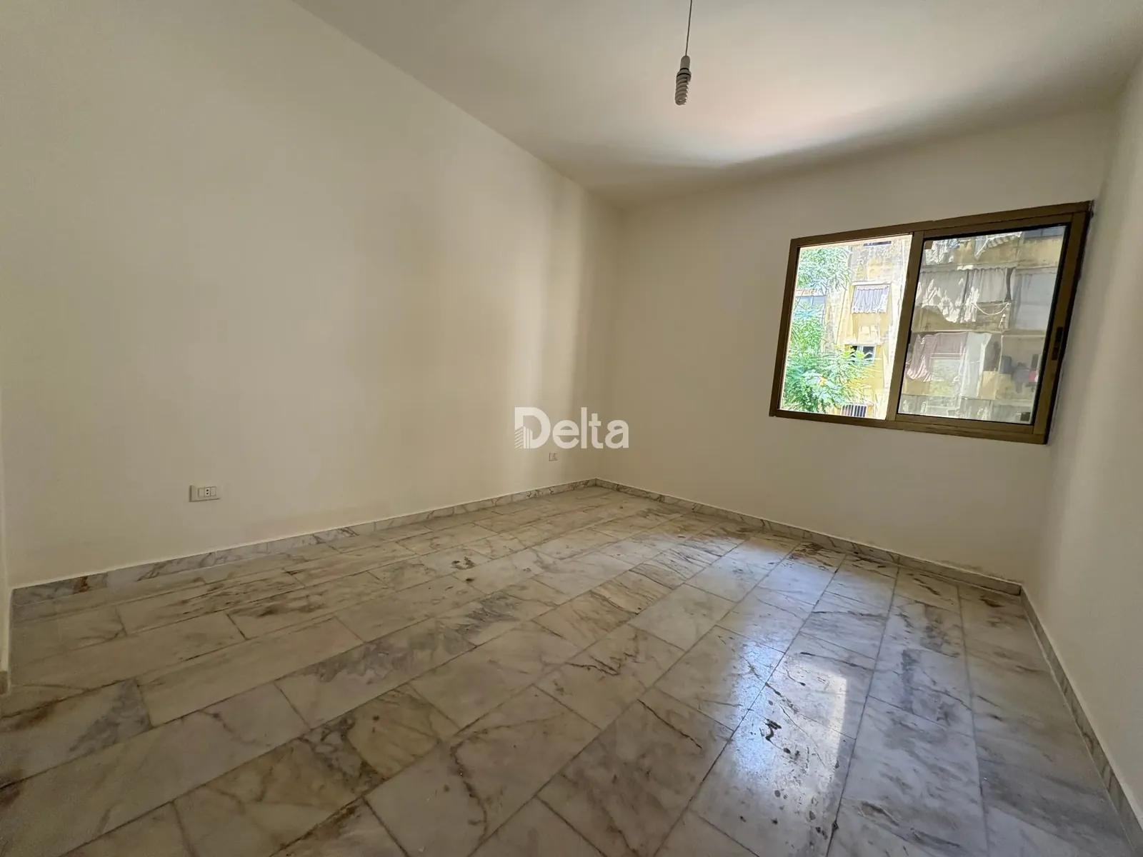 Apartment for Rent in Aicha Bakkar, Beirut / 2 BR — الصورة 3