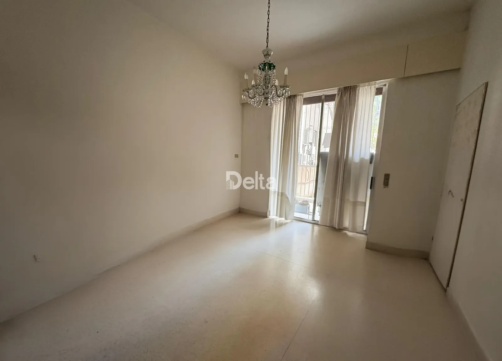 Apartment for Sale in Hamra, Beirut – 3 BR, 200 sqm, Private Entrance & High Ceiling — photo 5