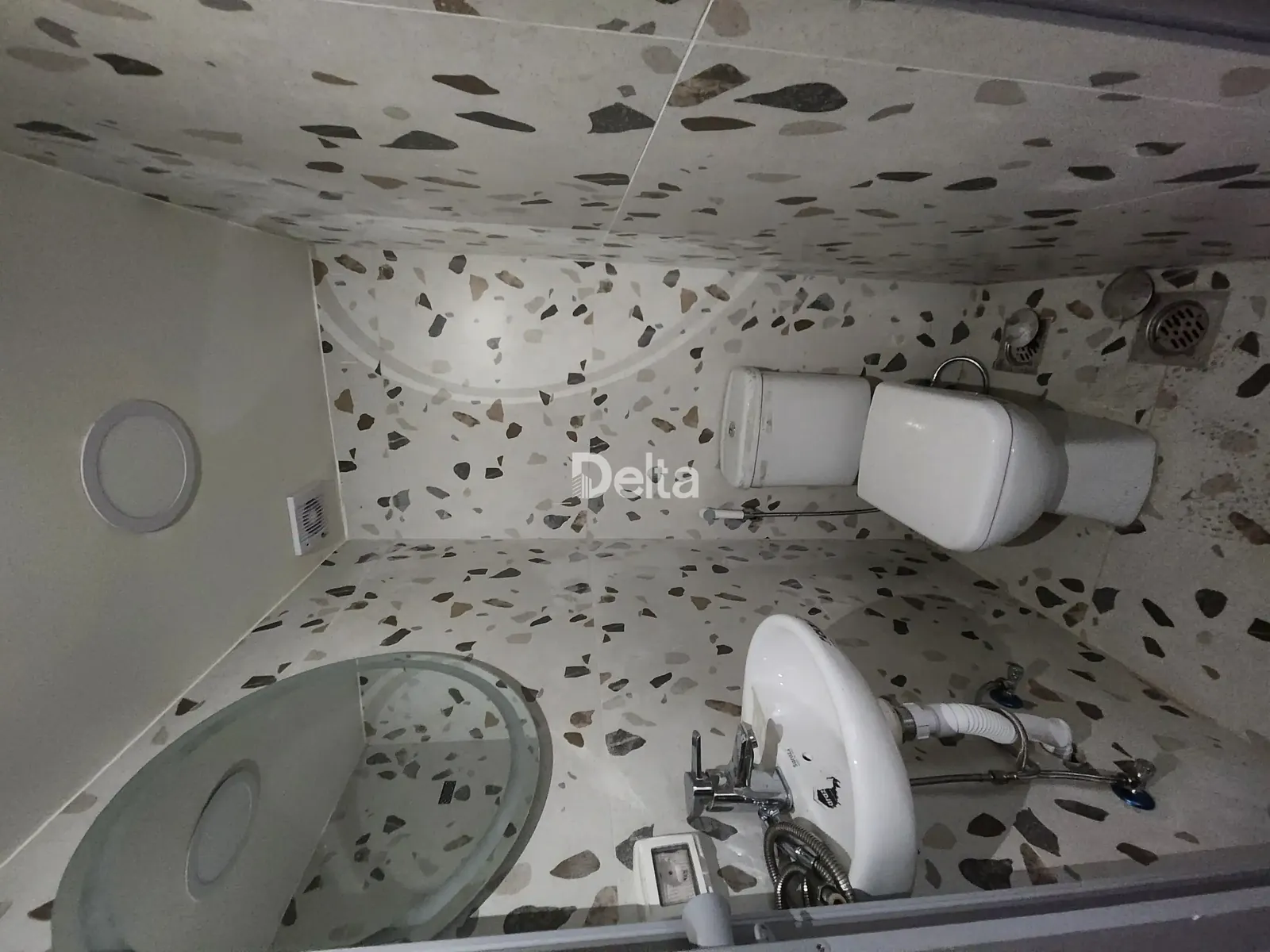 Commercial Space for Rent in Hamra, Beirut – 30 sqm — الصورة 2