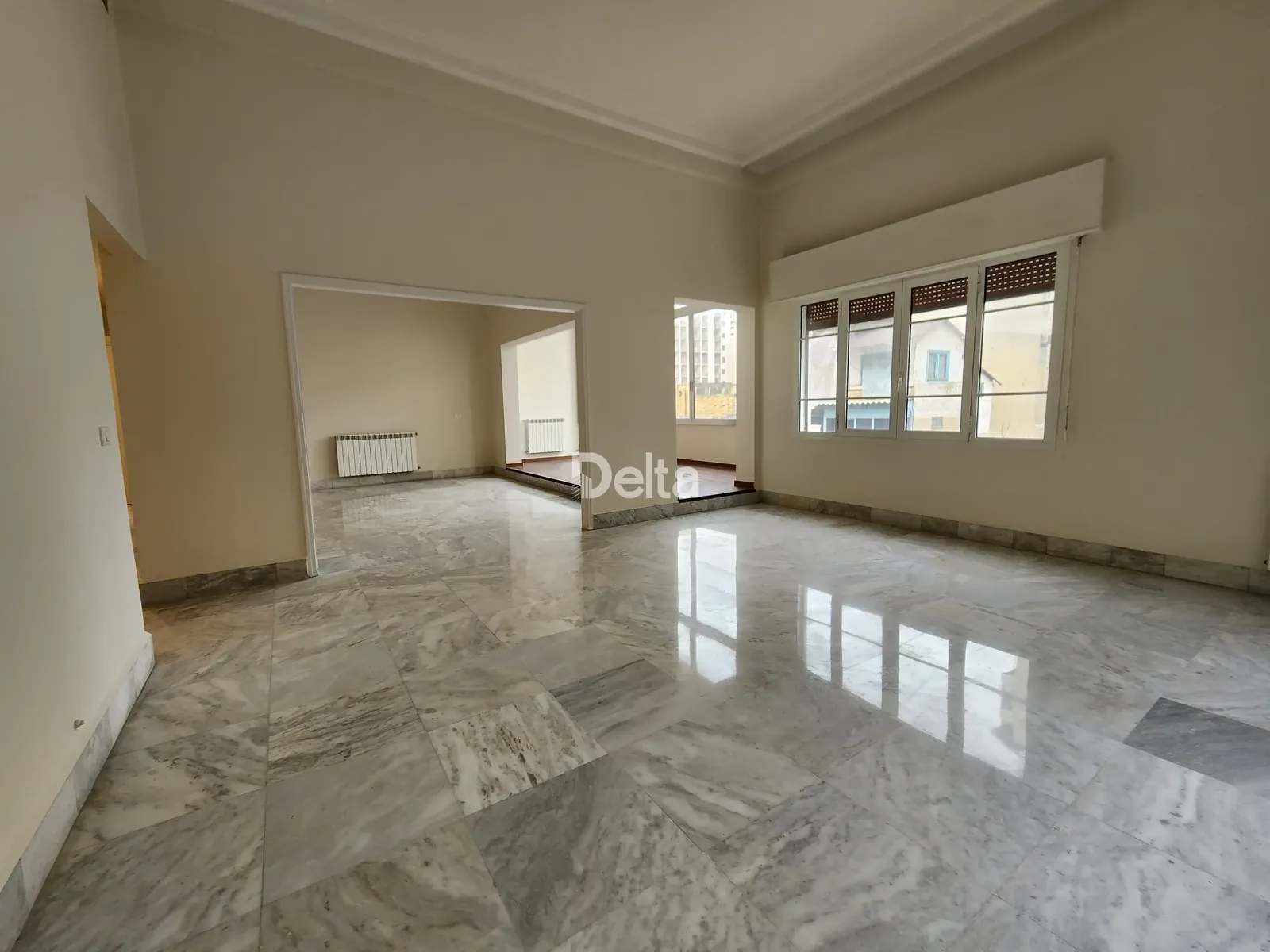 Apartment for Rent in Hamra, Beirut – 2 BR, 150 sqm, Prime Location & Quiet Neighborhood — الصورة 3
