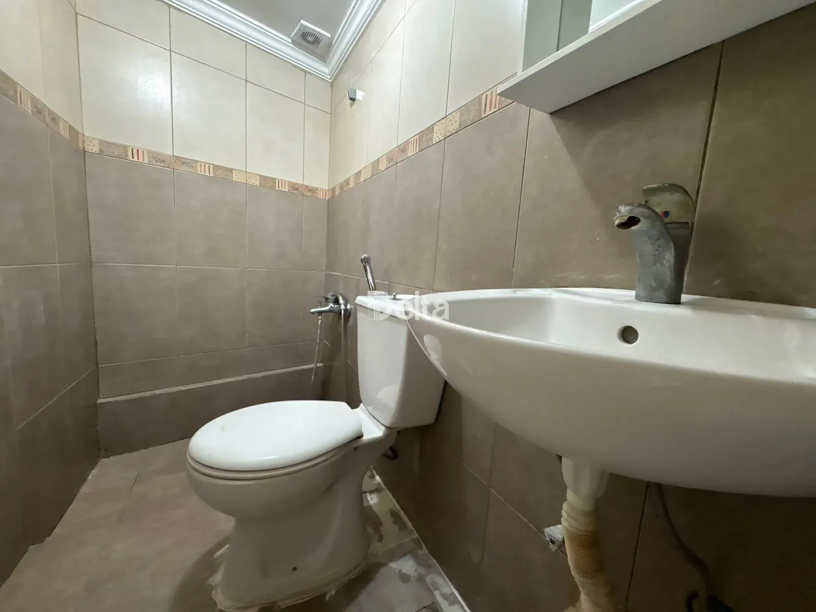 Apartment for Rent in Koraytem, Beirut / 2 BR — الصورة 5