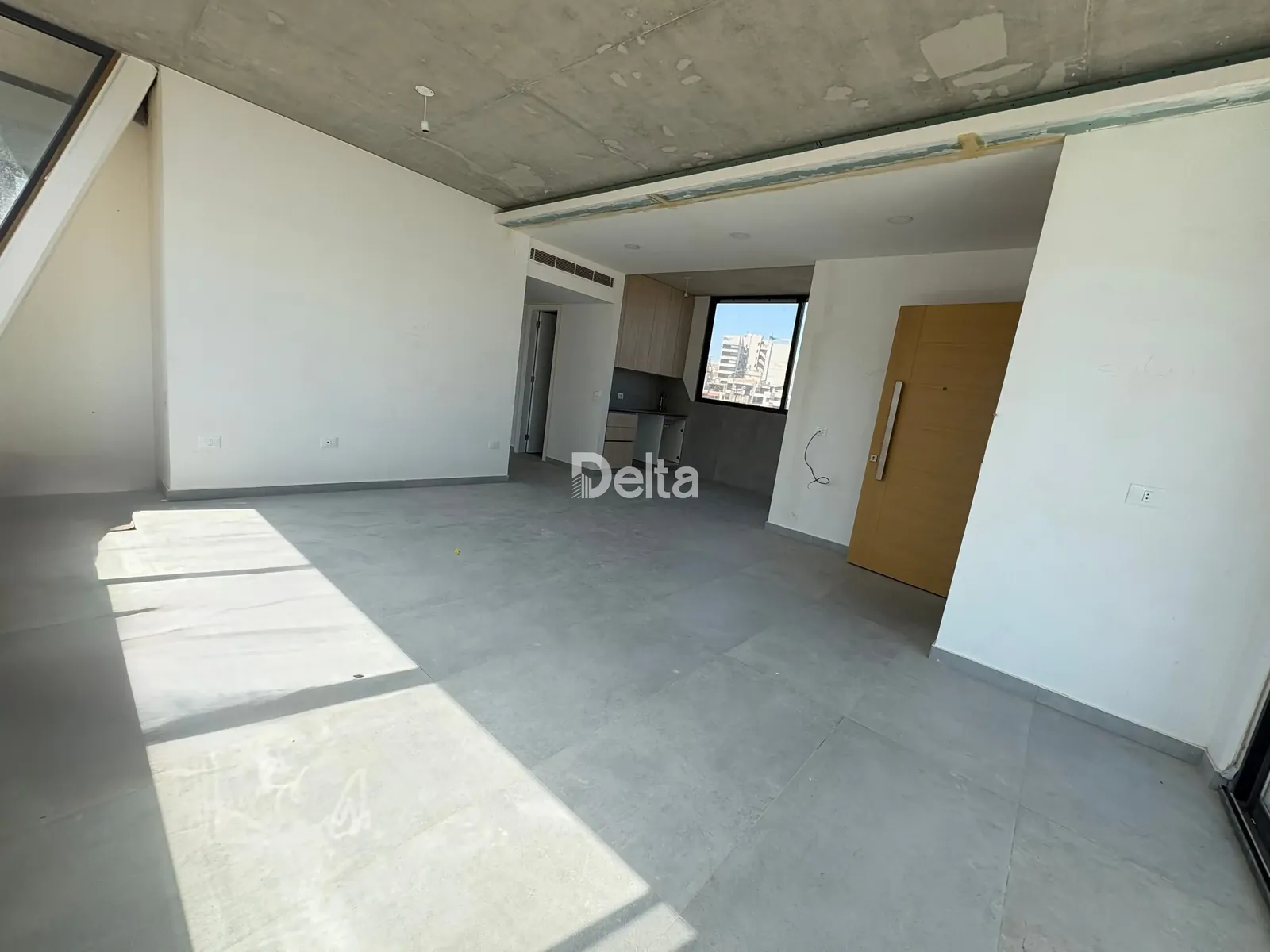 Apartment for Sale in Spears, Beirut – 2 BR, 105 sqm, Private Entrance & Sea View — photo 2