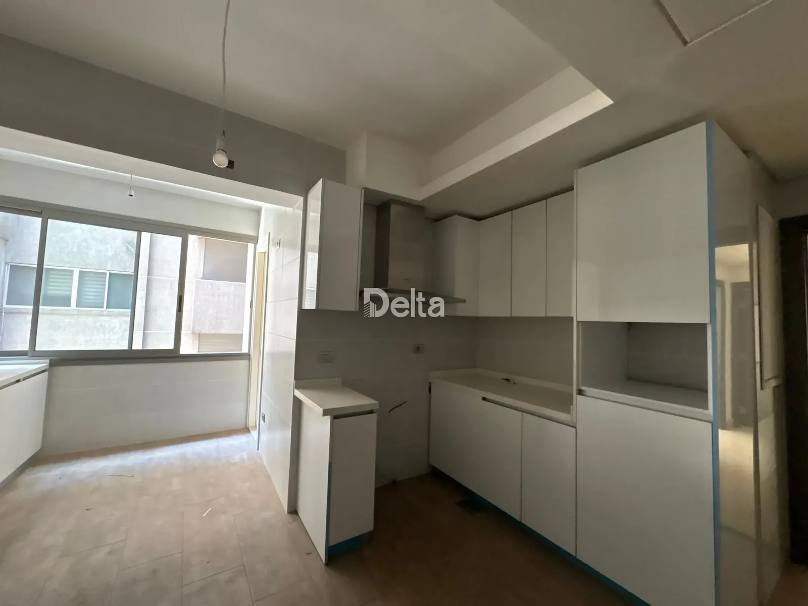 Apartment for Rent in Sakiet al Janzeer, Beirut / 3 BR — photo 3