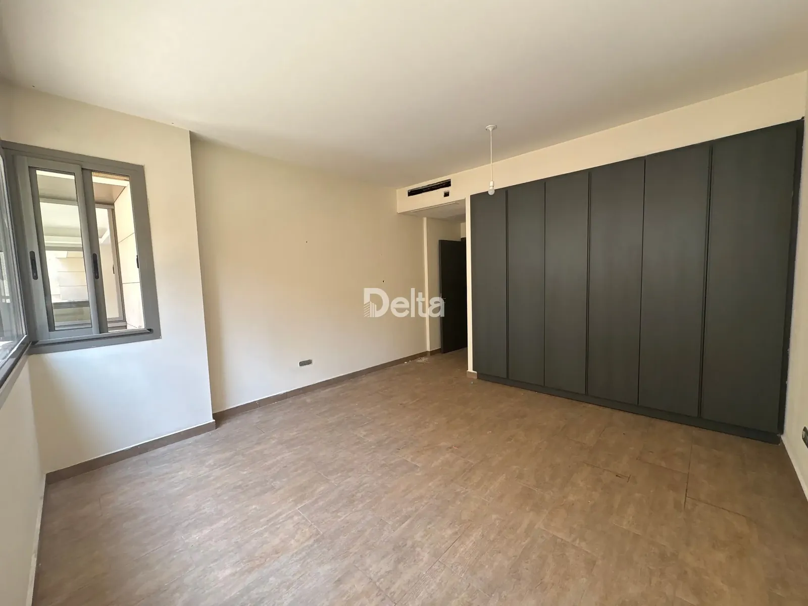 Apartment for Rent in Sakiet al Janzeer, Beirut / 3 BR — photo 4