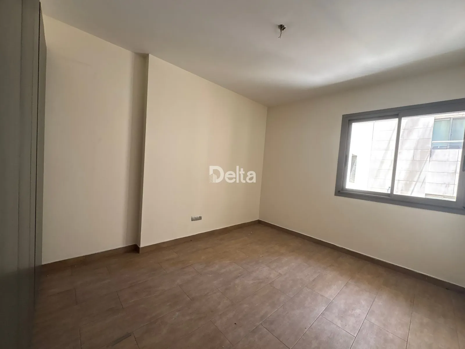 Apartment for Rent in Sakiet al Janzeer, Beirut / 3 BR — photo 5