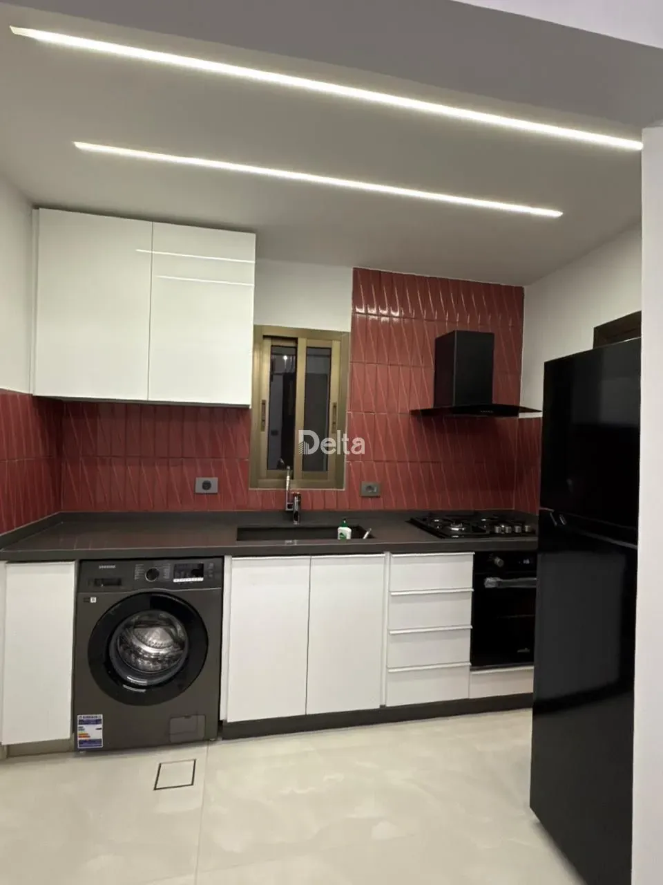 Apartment for Rent in Hamra, Beirut – 1 BR, 60 sqm, High Ceiling & Prime Location — الصورة 2