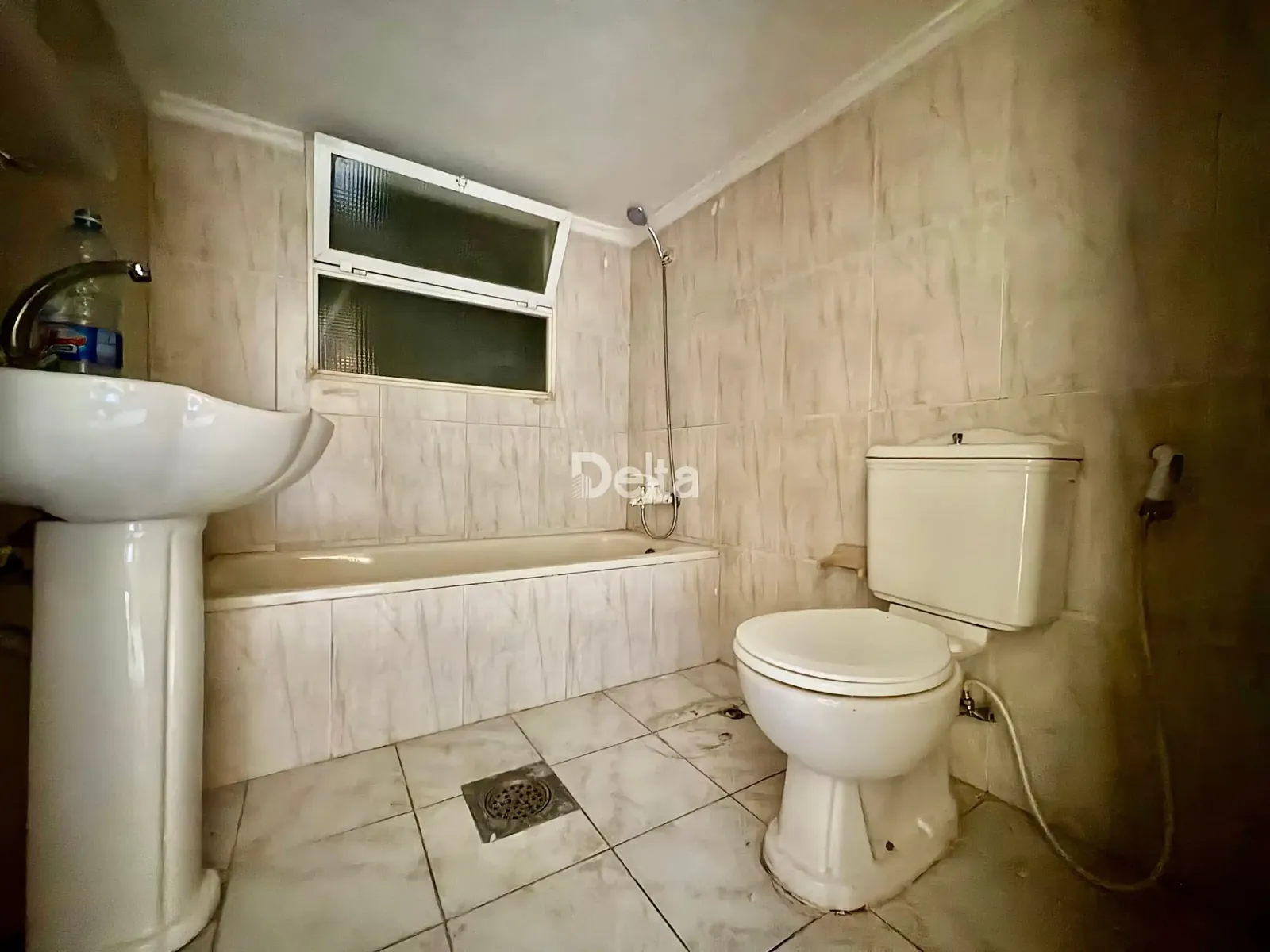 Apartment for Rent in Hamra, Beirut / 2 BR — الصورة 5