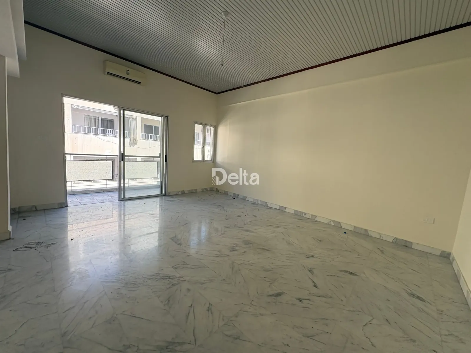Apartment for Rent in Hamra, Beirut / 2 BR — الصورة 2
