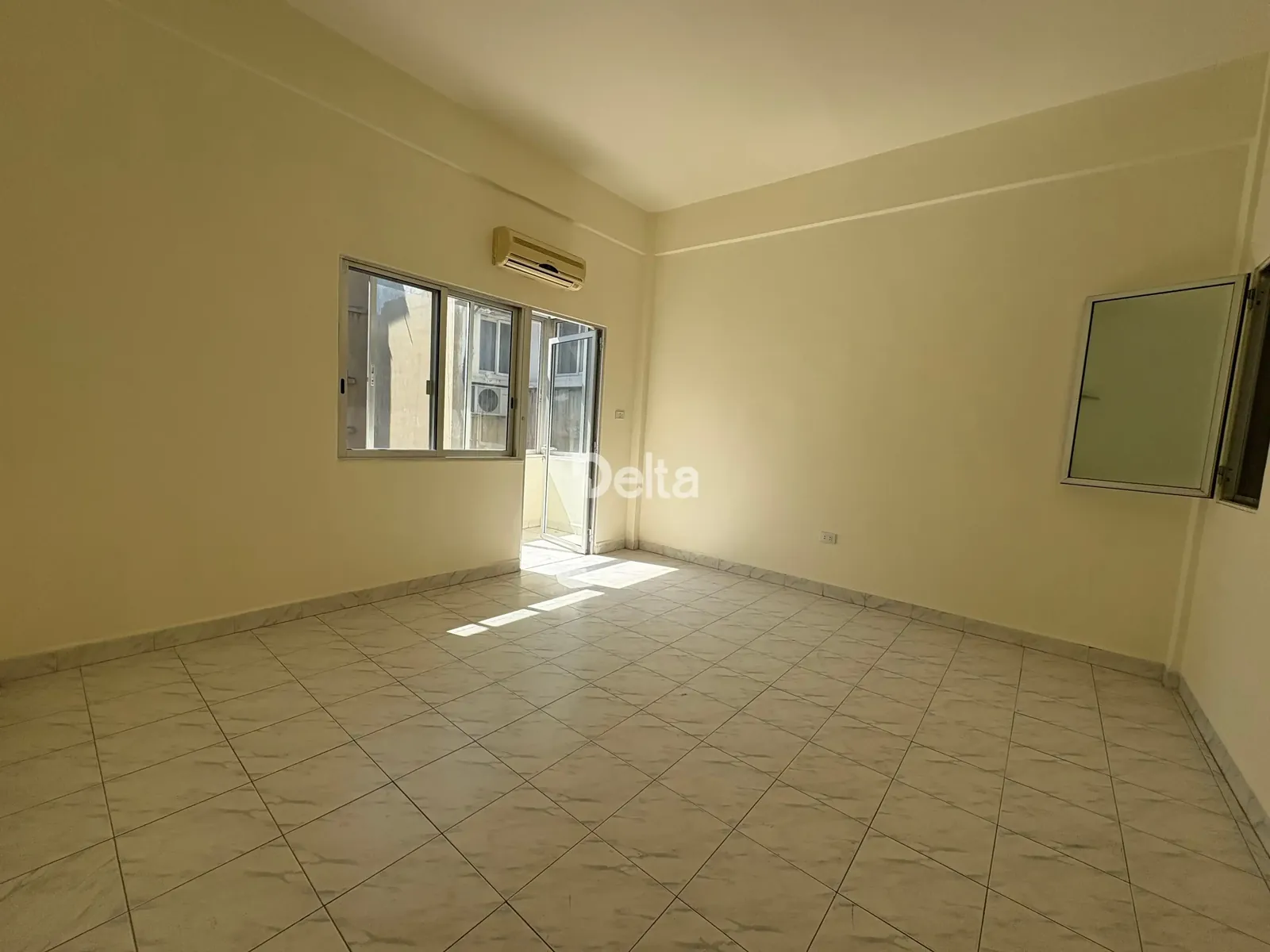 Apartment for Rent in Hamra, Beirut / 2 BR — الصورة 3