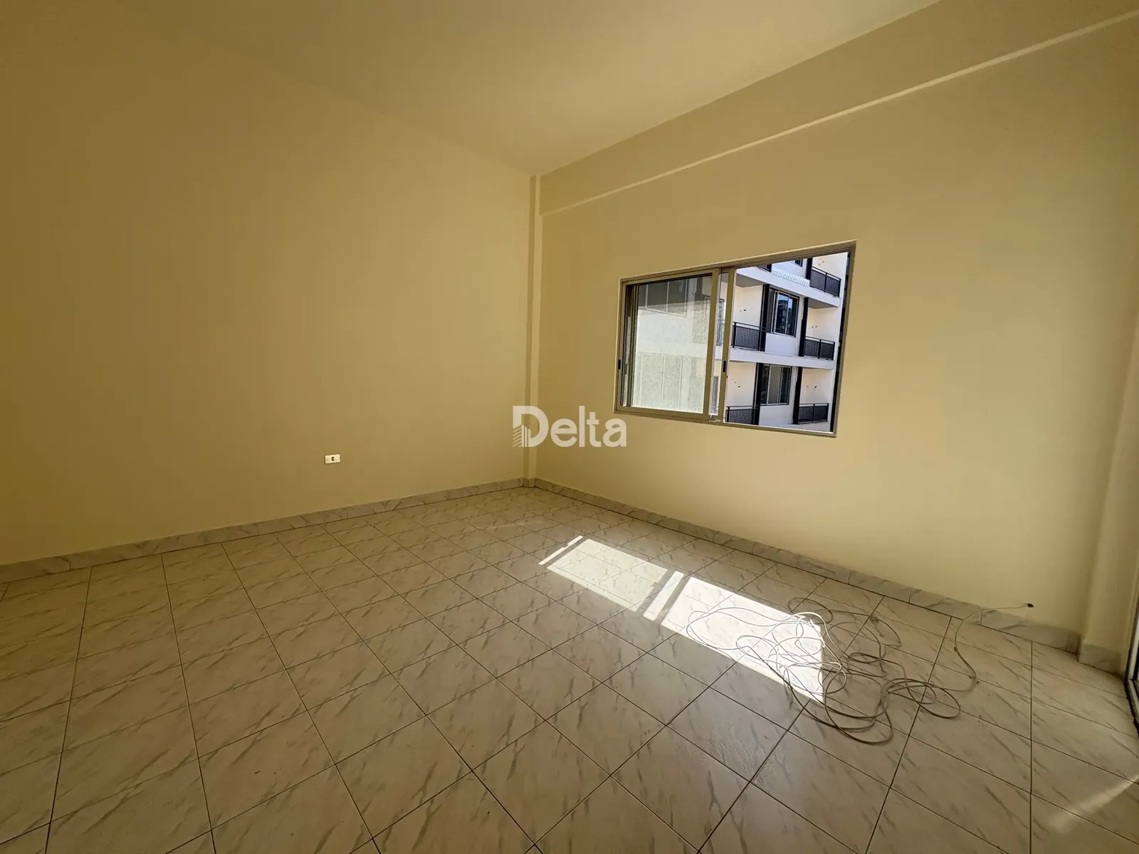 Apartment for Rent in Hamra, Beirut / 2 BR — الصورة 4
