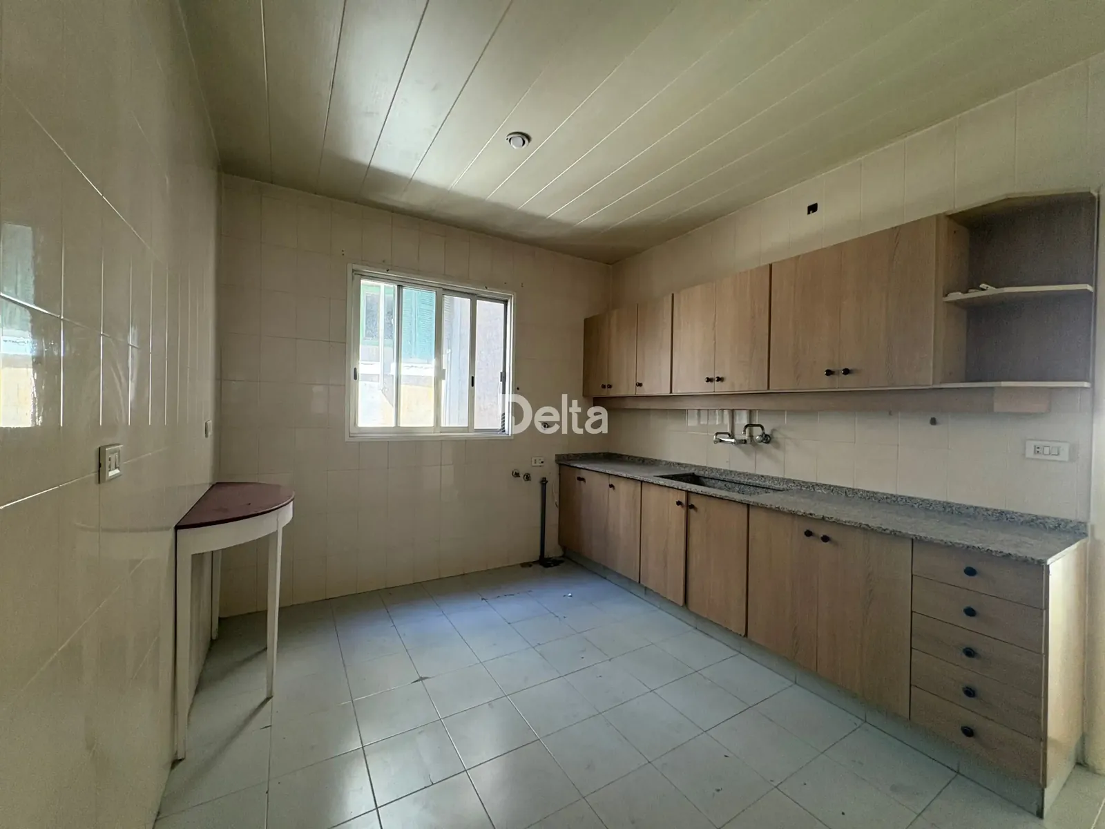 Apartment for Rent in Hamra, Beirut / 2 BR — الصورة 5