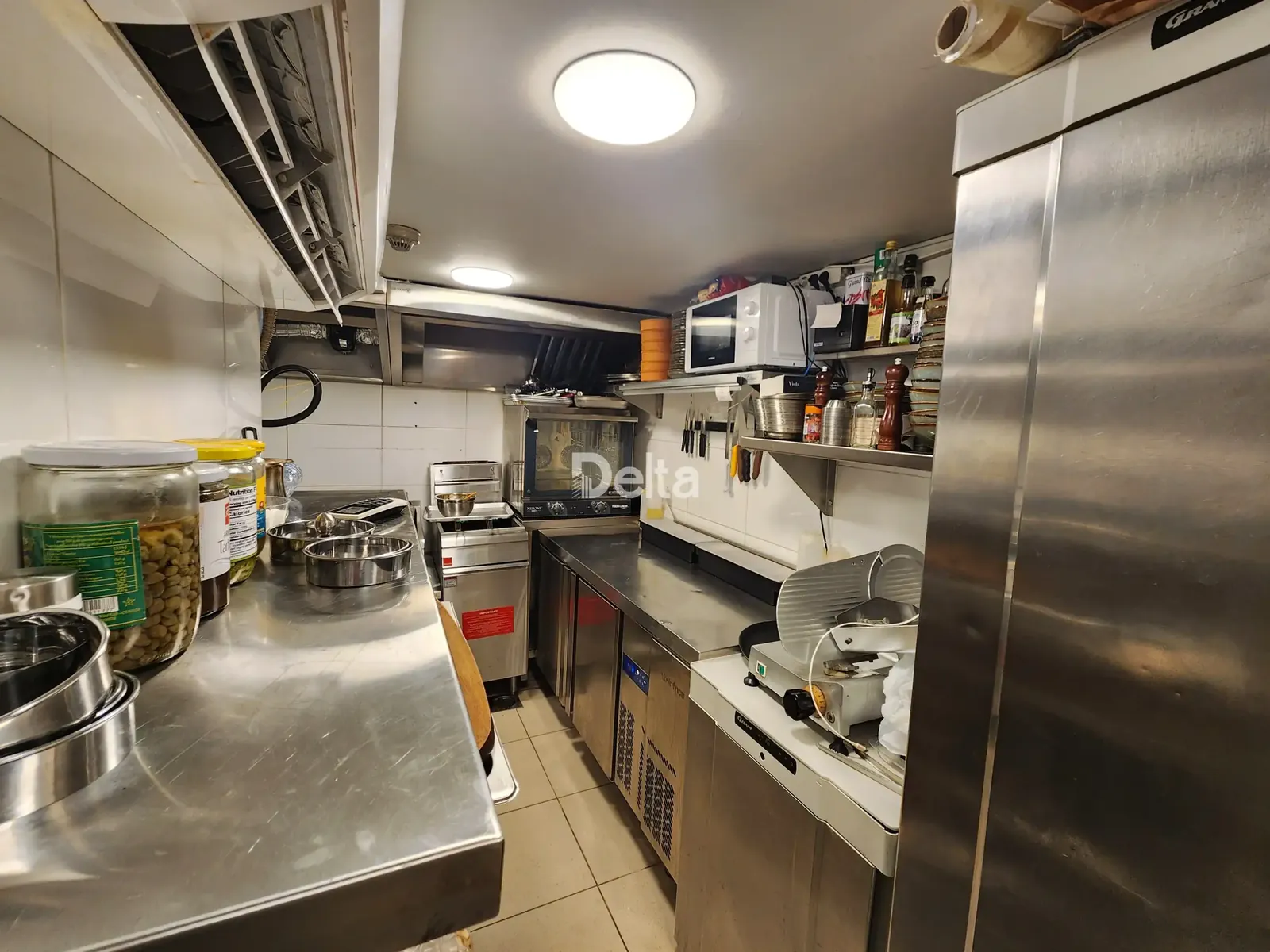 Commercial Space for Rent in Mar Mkhayel, Beirut — الصورة 4