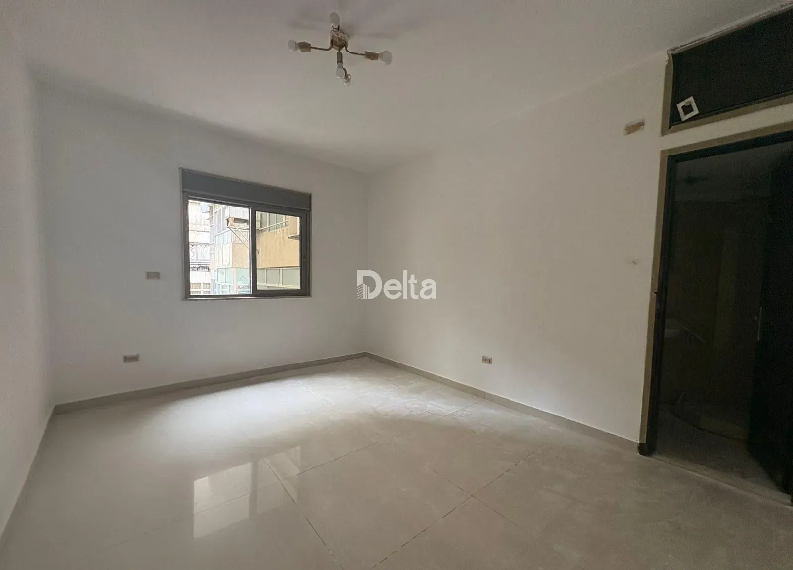 Apartment for Rent in Mar Elias, Beirut – 2 BR, 150 sqm, Prime Location & Near Supermarkets — الصورة 2