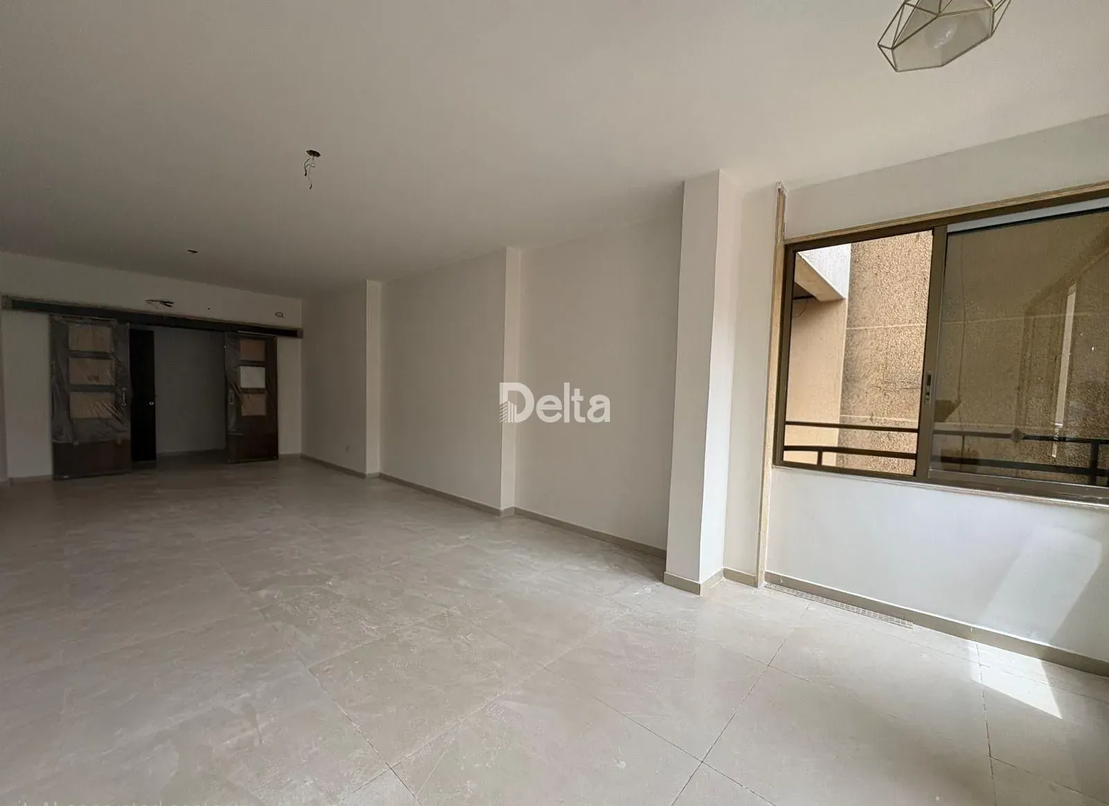 Apartment for Rent in Mar Elias, Beirut – 2 BR, 150 sqm, Prime Location & Near Supermarkets — الصورة 3