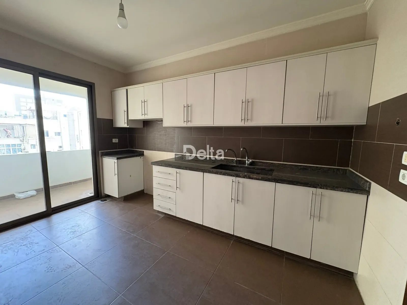Apartment for Rent in Hamra, Beirut / 3 BR — الصورة 5