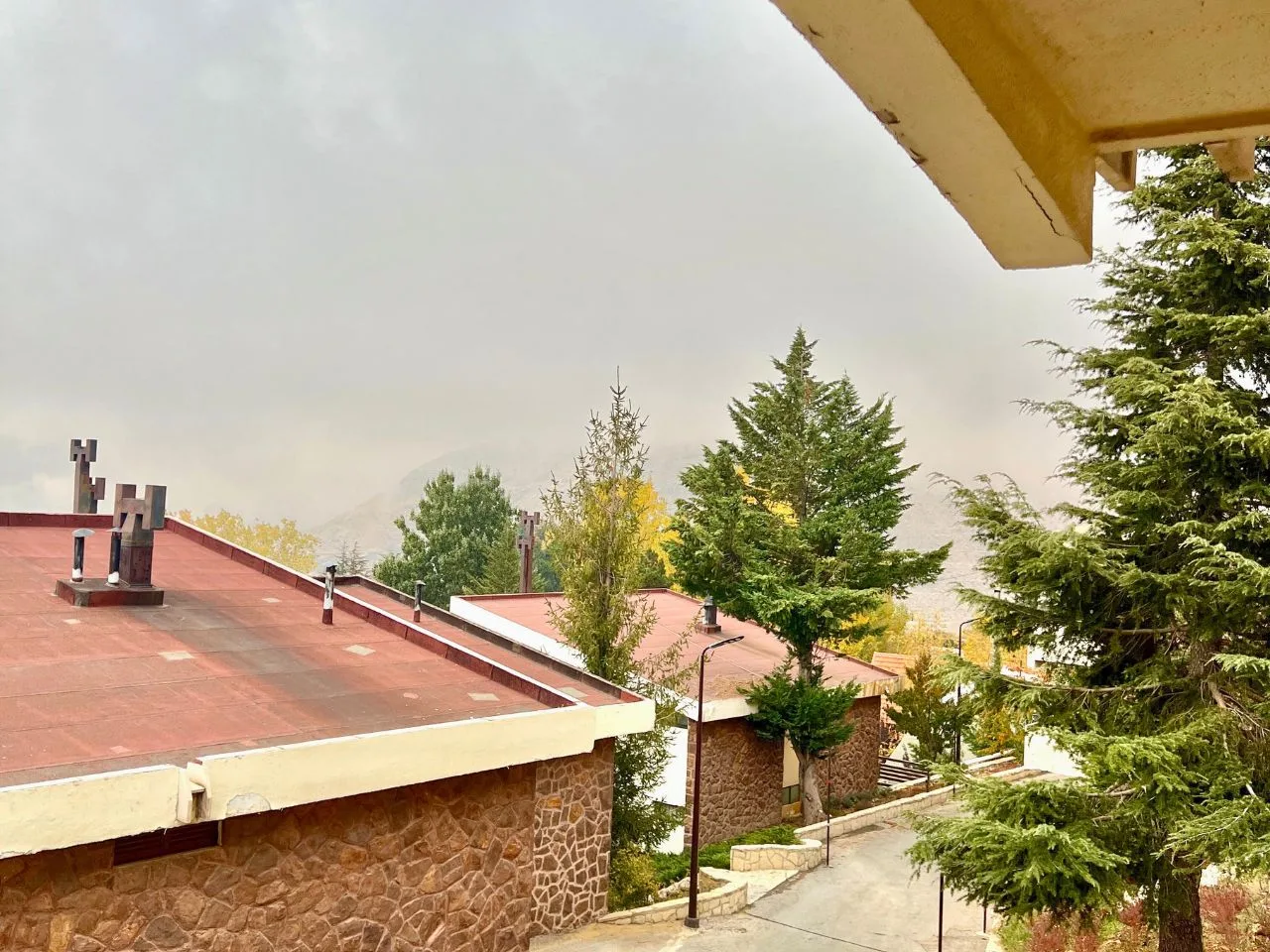 Chalet for rent in Kfardebian — الصورة 3
