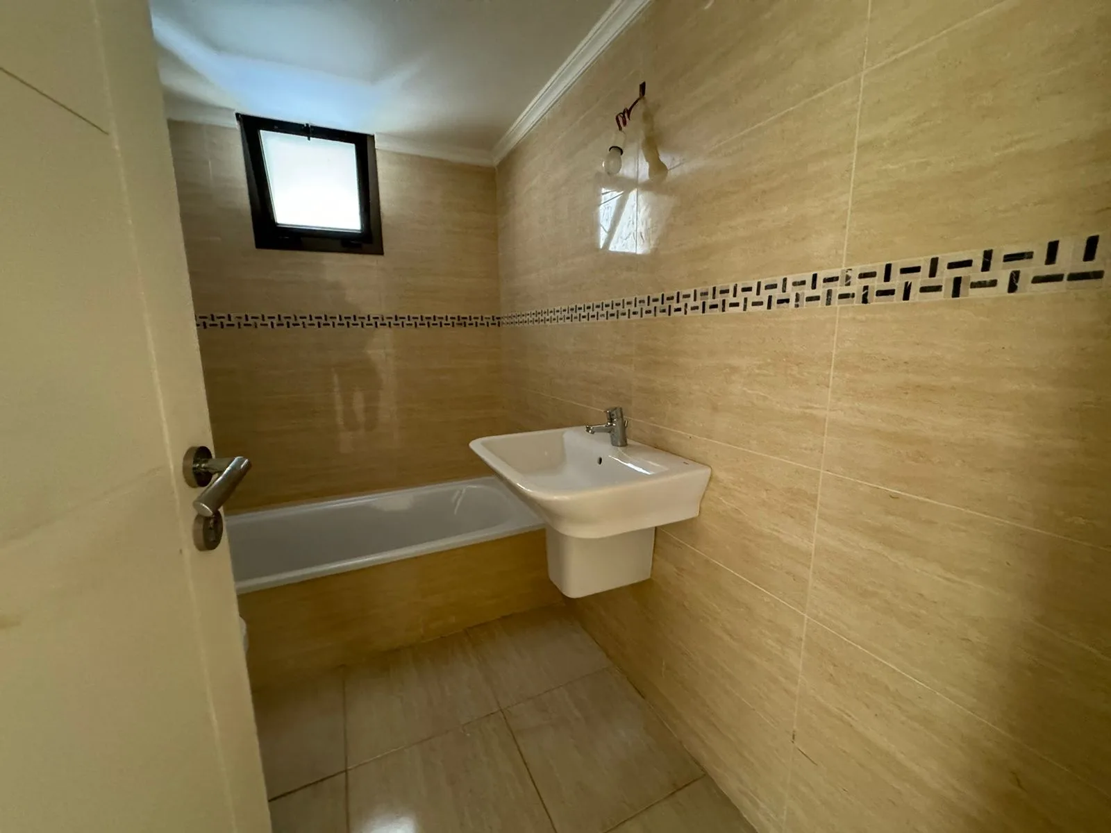 Apartment for Sale in Louaizeh, Lebanon — الصورة 9