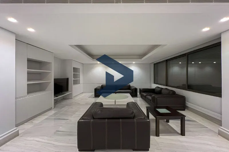 Spacious Apartment | Prime Location | Fully Renovated — الصورة 2