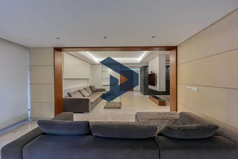 Fully Upgraded | Prime Location | Fully furnished — photo 2