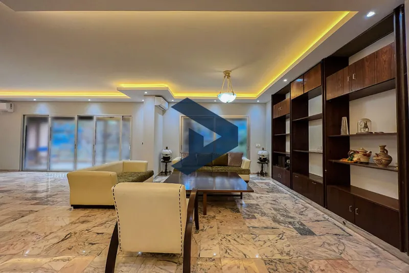 Spacious Apartment | Fully Renovated | Walking Distance to ABC — الصورة 2
