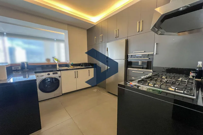 Prime Location | Modern Apartment | Upgrated Interior — photo 5
