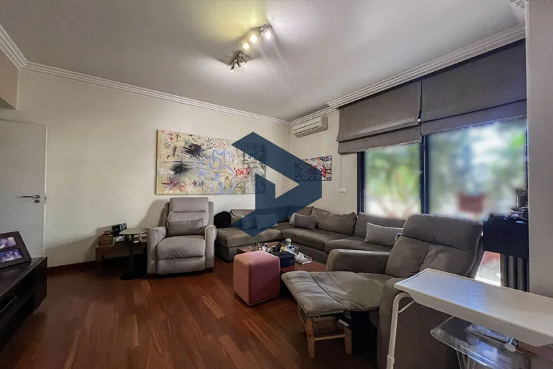 Fully Refurbished | Spacious Bedrooms | Strategic Location — الصورة 2