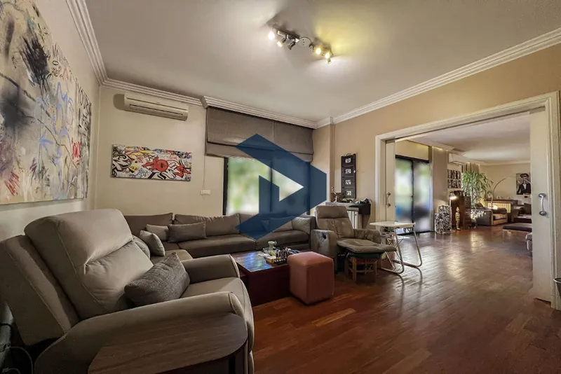 Fully Refurbished | Spacious Bedrooms | Strategic Location — الصورة 3