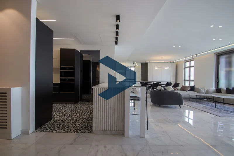 Beautifully Light | Very Spacious | High End Furniture and Finishing — photo 4